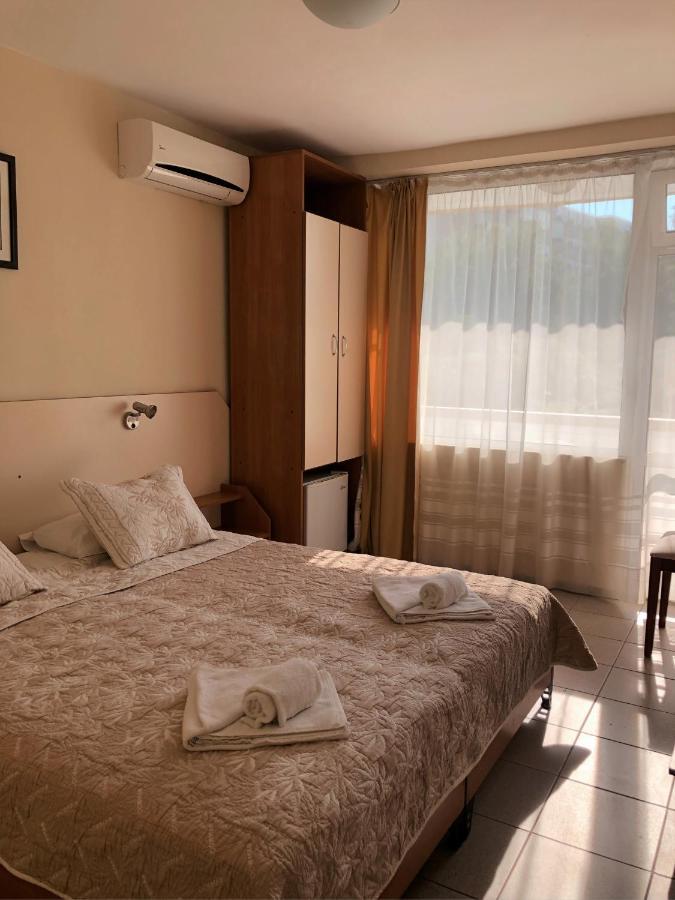 Hotel Naslada Balchik Exterior photo